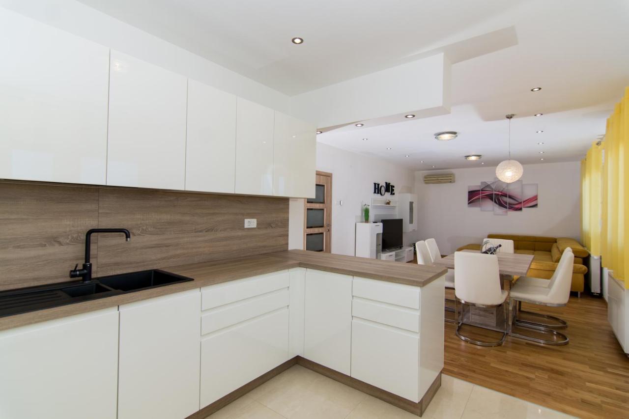Apartments Ploka Okrug Gornji Esterno foto